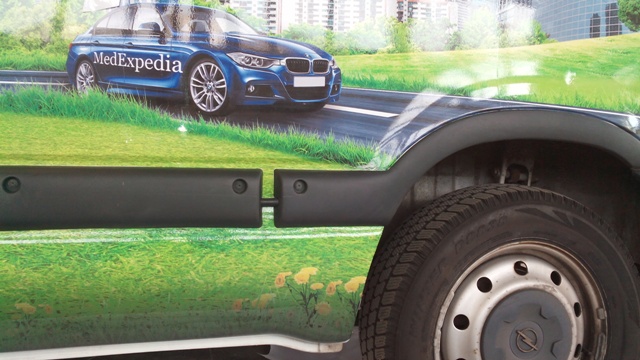 kak proizvoditsja oklejka avtomobilja plenkoj3